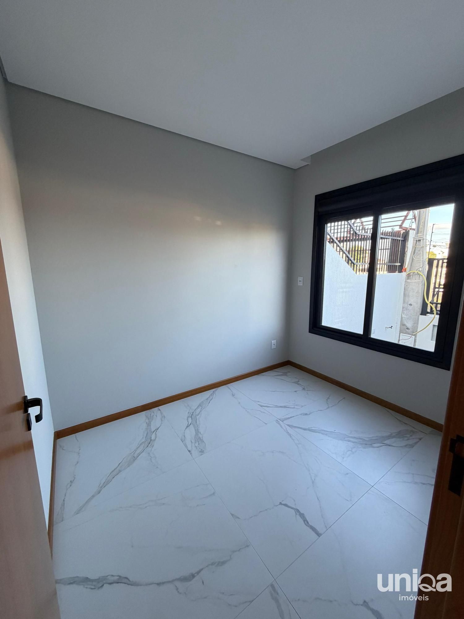 Casa nova 148m2 quarto/escritório no térreo + 02 suítes andar superior Camobi