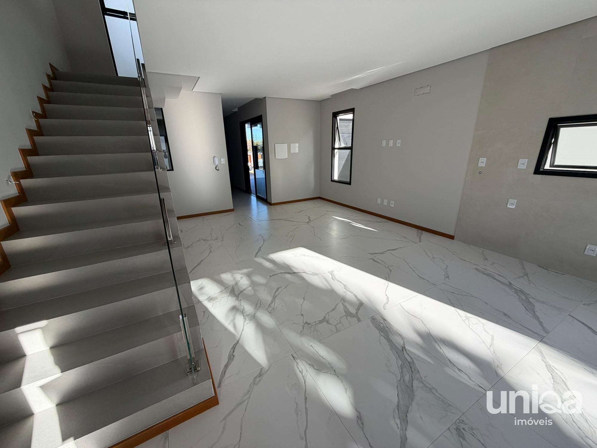 Casa nova 148m2 quarto/escritório no térreo + 02 suítes andar superior Camobi