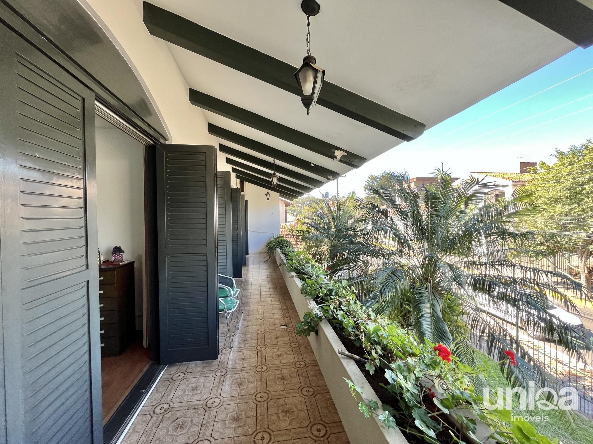 Casa para venda de 05 dormitórios em Santa Maria