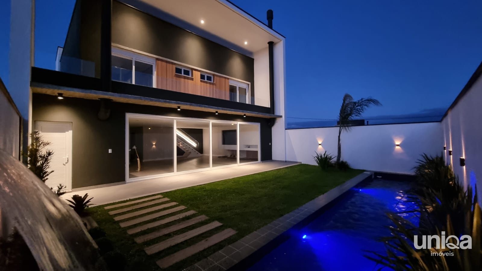 Casa 357m2 03 suítes + escritório piscina no Terras de Santorini Bairro São José