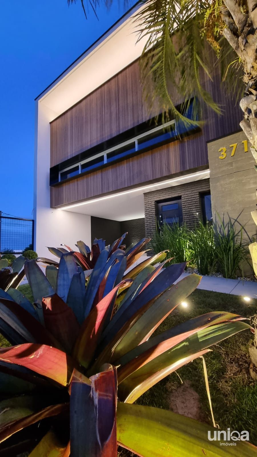 Casa 357m2 03 suítes + escritório piscina no Terras de Santorini Bairro São José