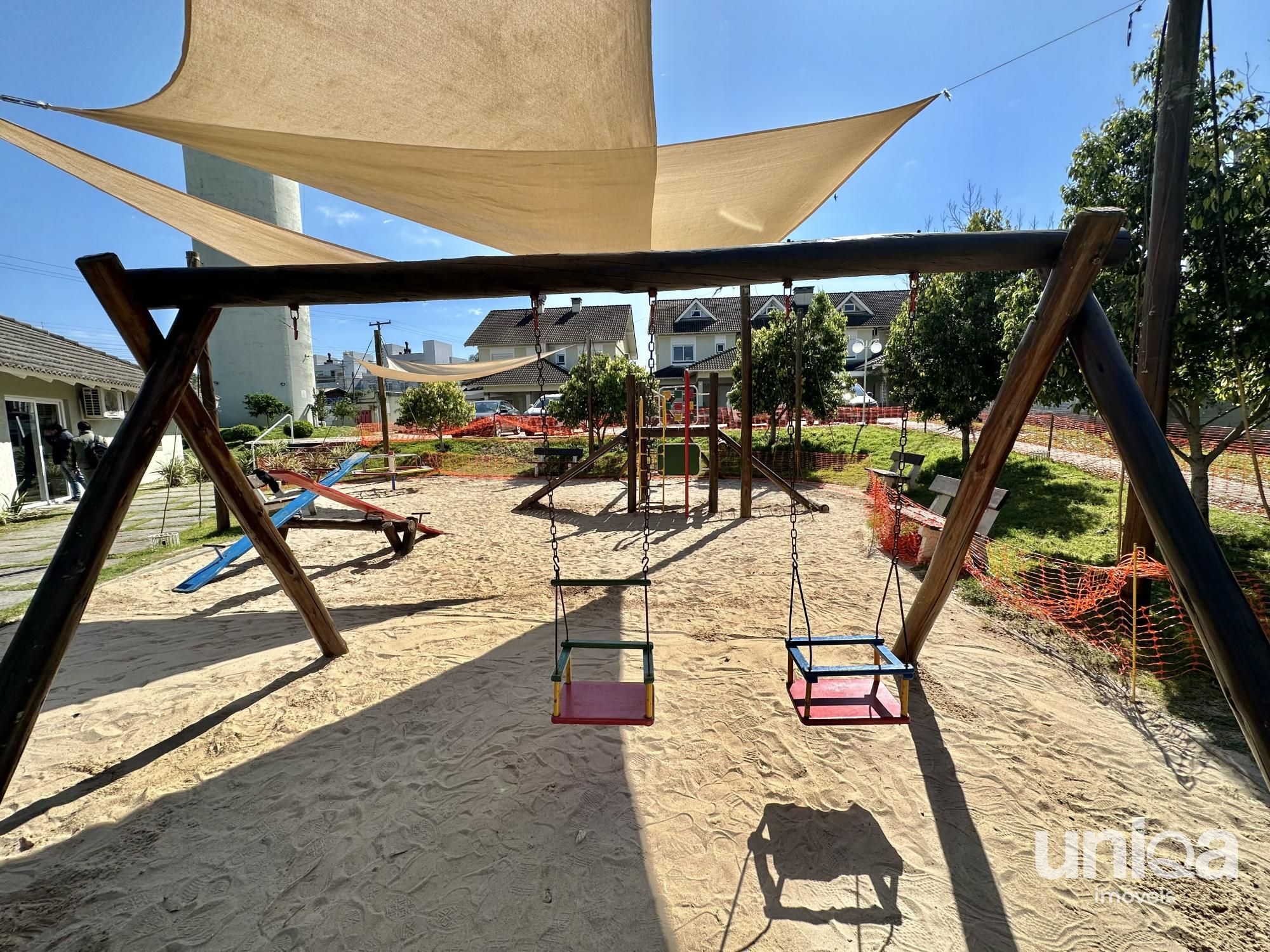 Casa estilo Sobrado para venda em Santa Maria com 03 dormitórios Garagem para 02