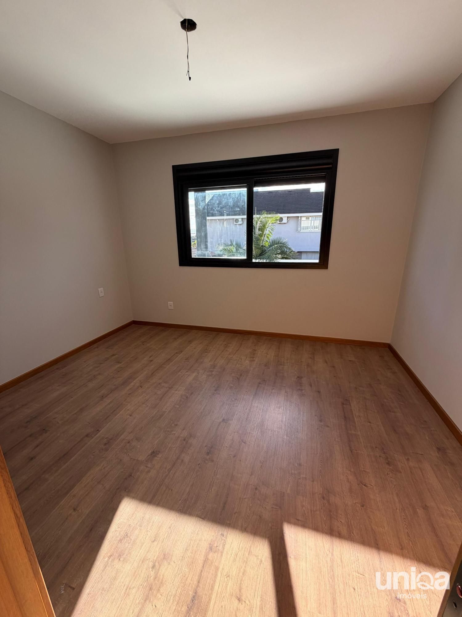 Casa nova 148m2 quarto/escritório no térreo + 02 suítes andar superior Camobi