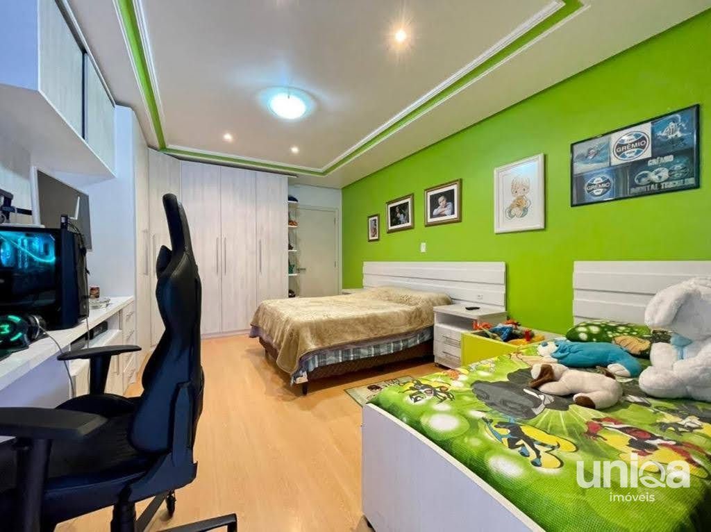 Casa de alto padrão com 06 dormitórios sendo 03 suítes piscina localizada no bai