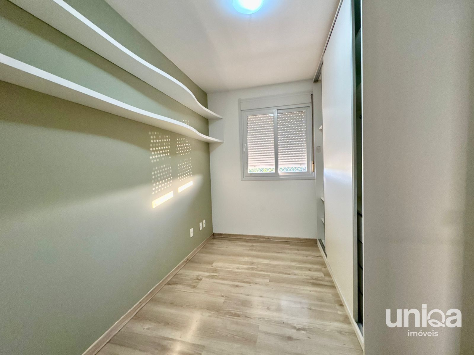 Casa estilo Sobrado para venda em Santa Maria com 03 dormitórios Garagem para 02