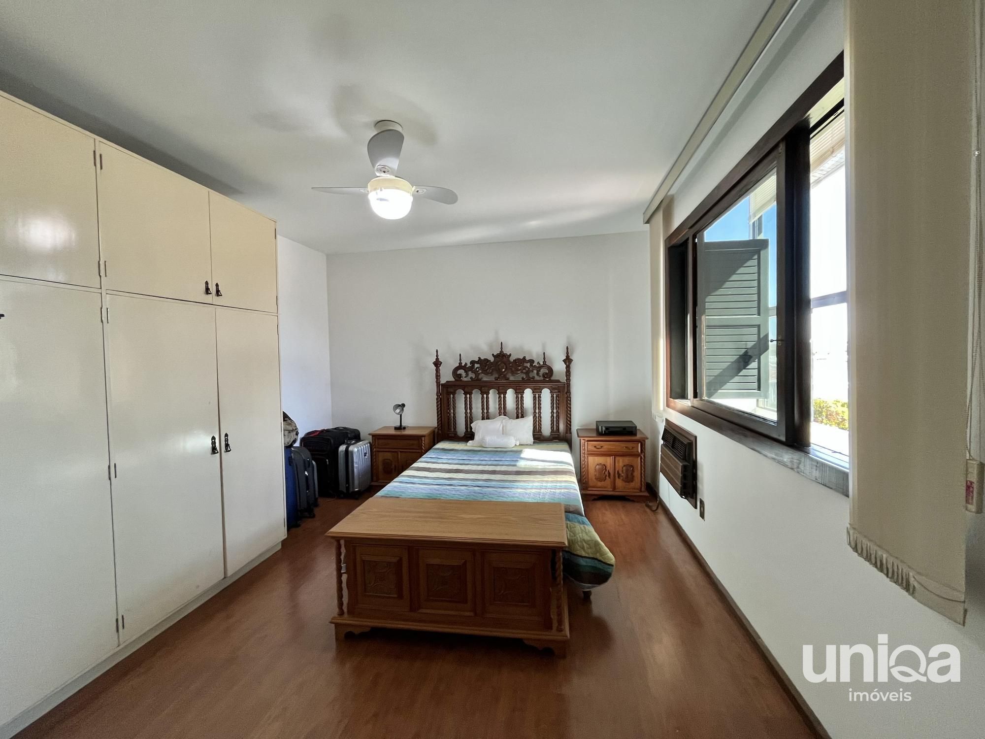 Casa para venda de 05 dormitórios em Santa Maria