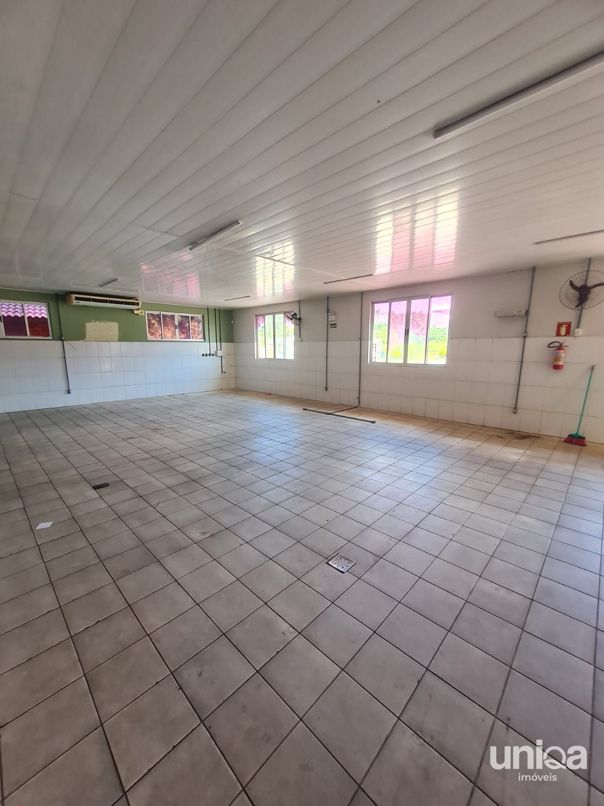 Alugo Pavilhões industriais 6.000m2 Escritório Refeitório em camobi - área 2,5ha - foto 23