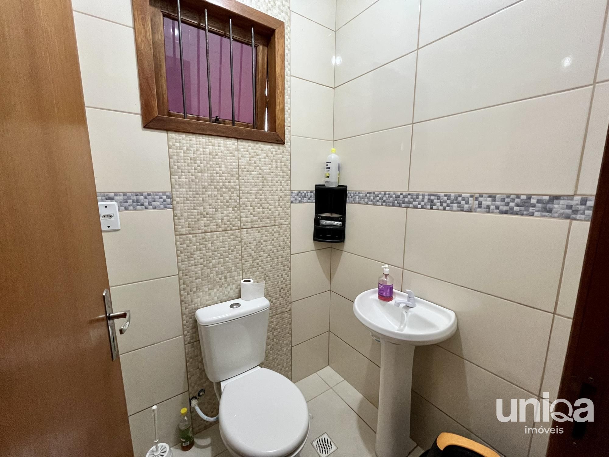 Casa á venda de 2 dormitórios em condomínio fechado