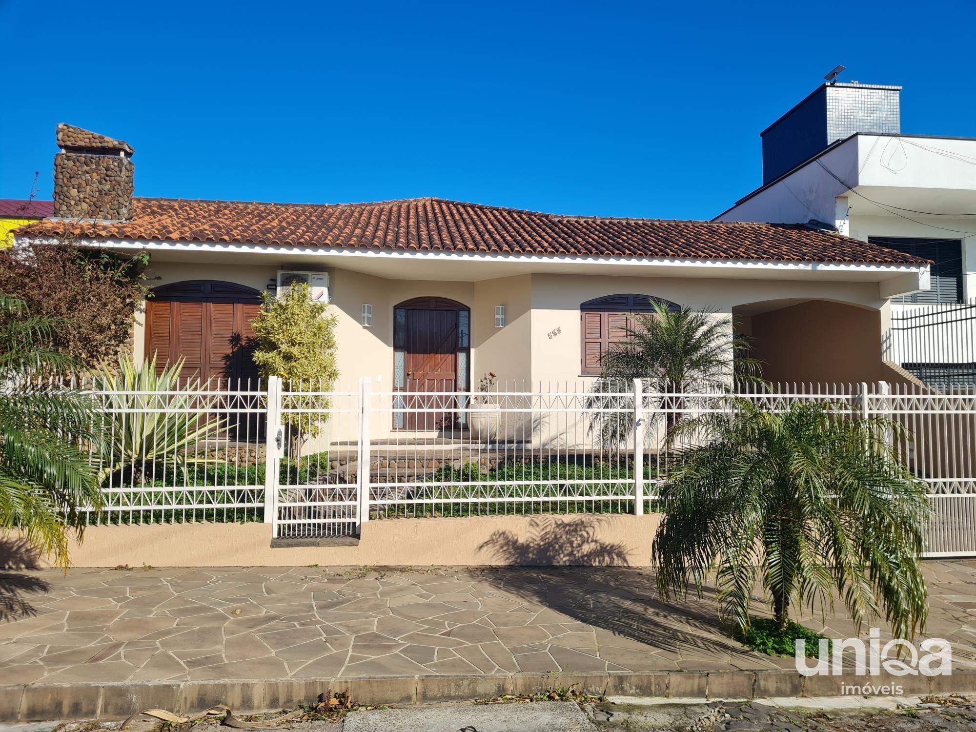 Casa 208m2 para venda no bairro camobi em Santa Maria RS próximo UFSM