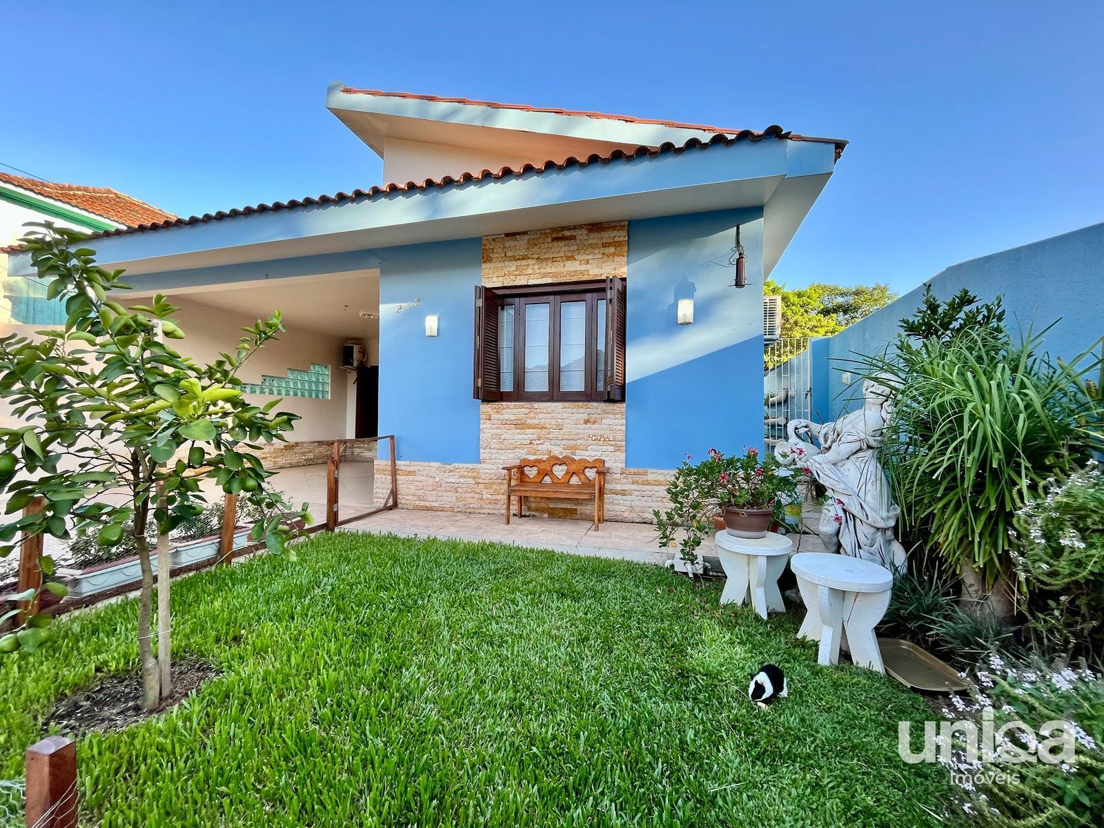 Casa 03 dormitórios com piscina para venda em Santa Maria