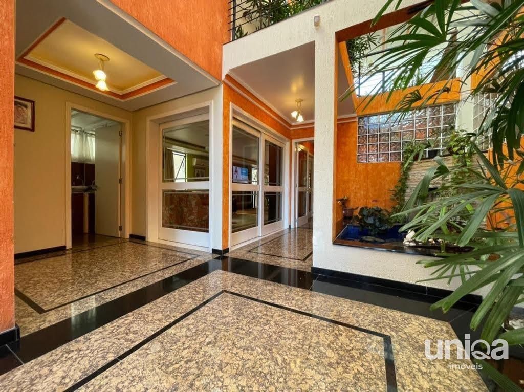 Casa de alto padrão com 06 dormitórios sendo 03 suítes piscina localizada no bai