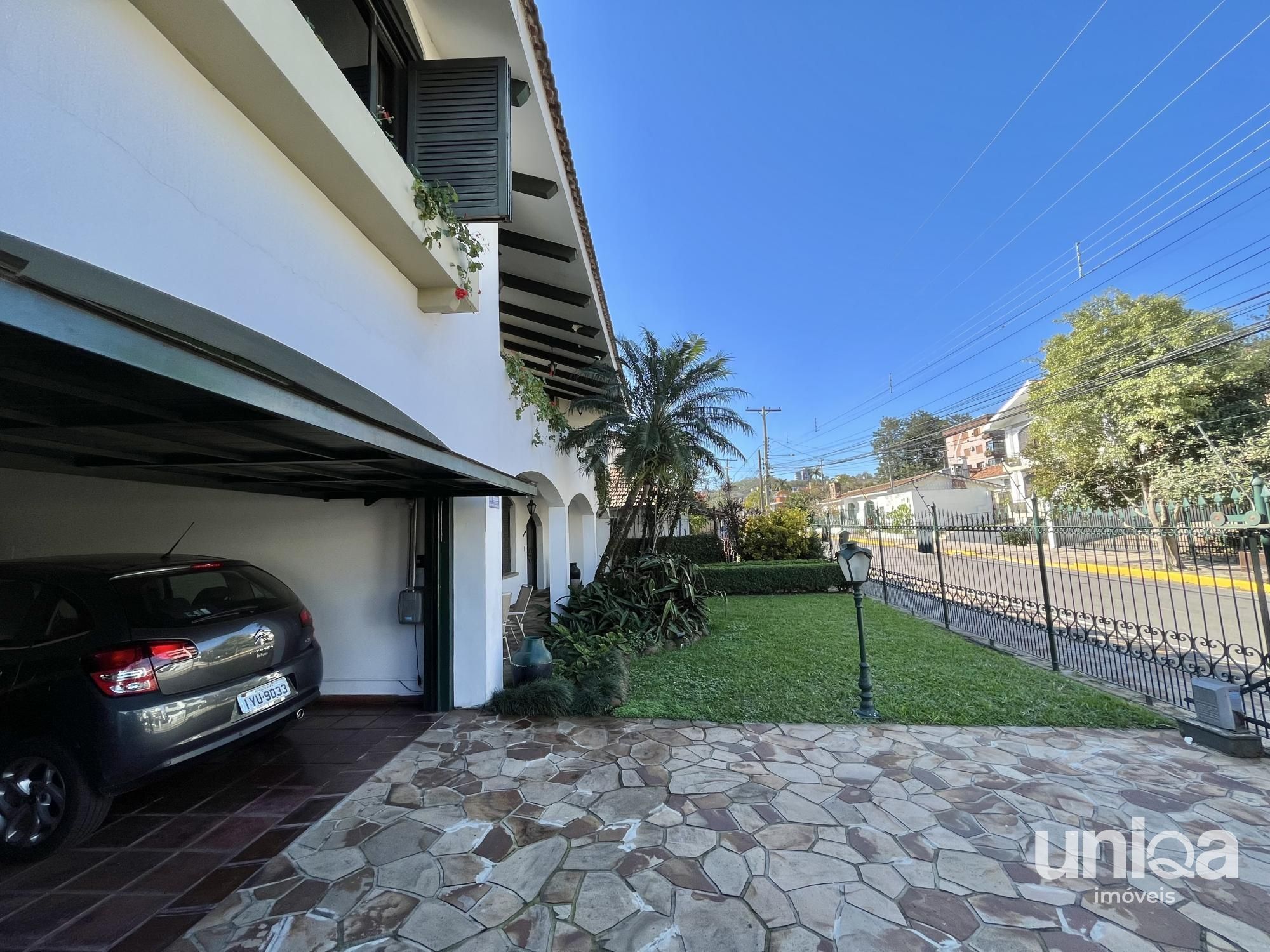 Casa para venda de 05 dormitórios em Santa Maria