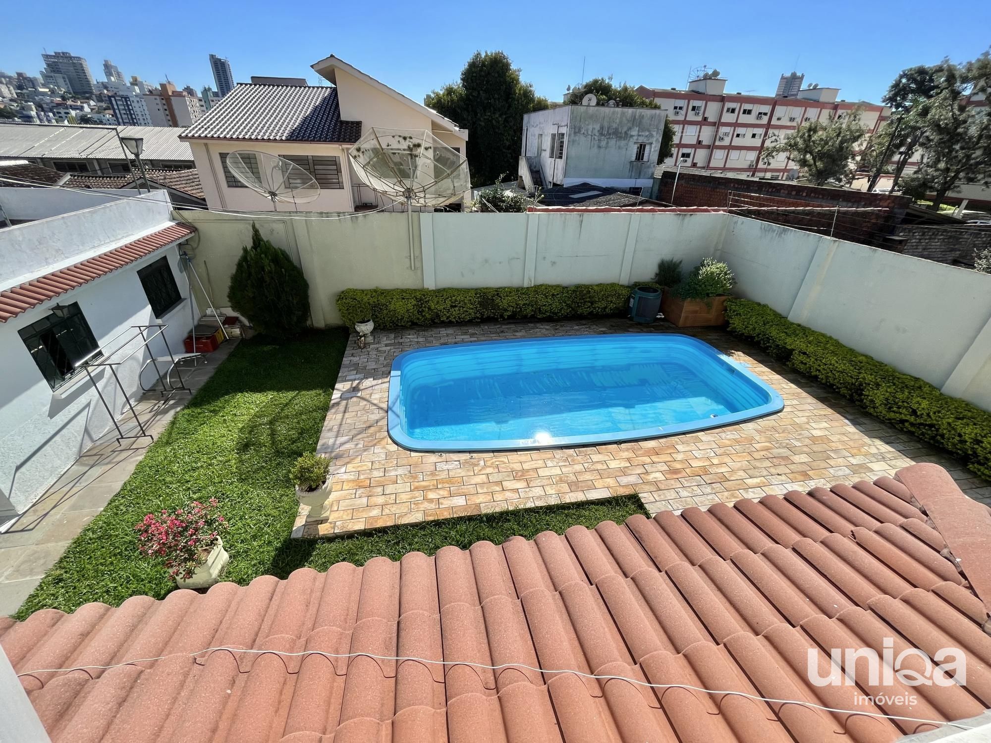 Casa para venda de 05 dormitórios em Santa Maria