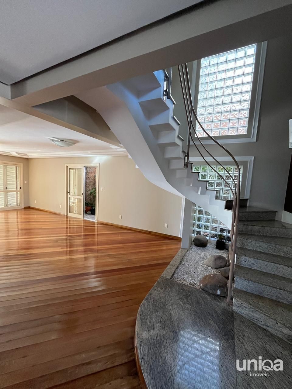 Vendo casa alto padrão 04 dormitórios próximo ao clube tênis