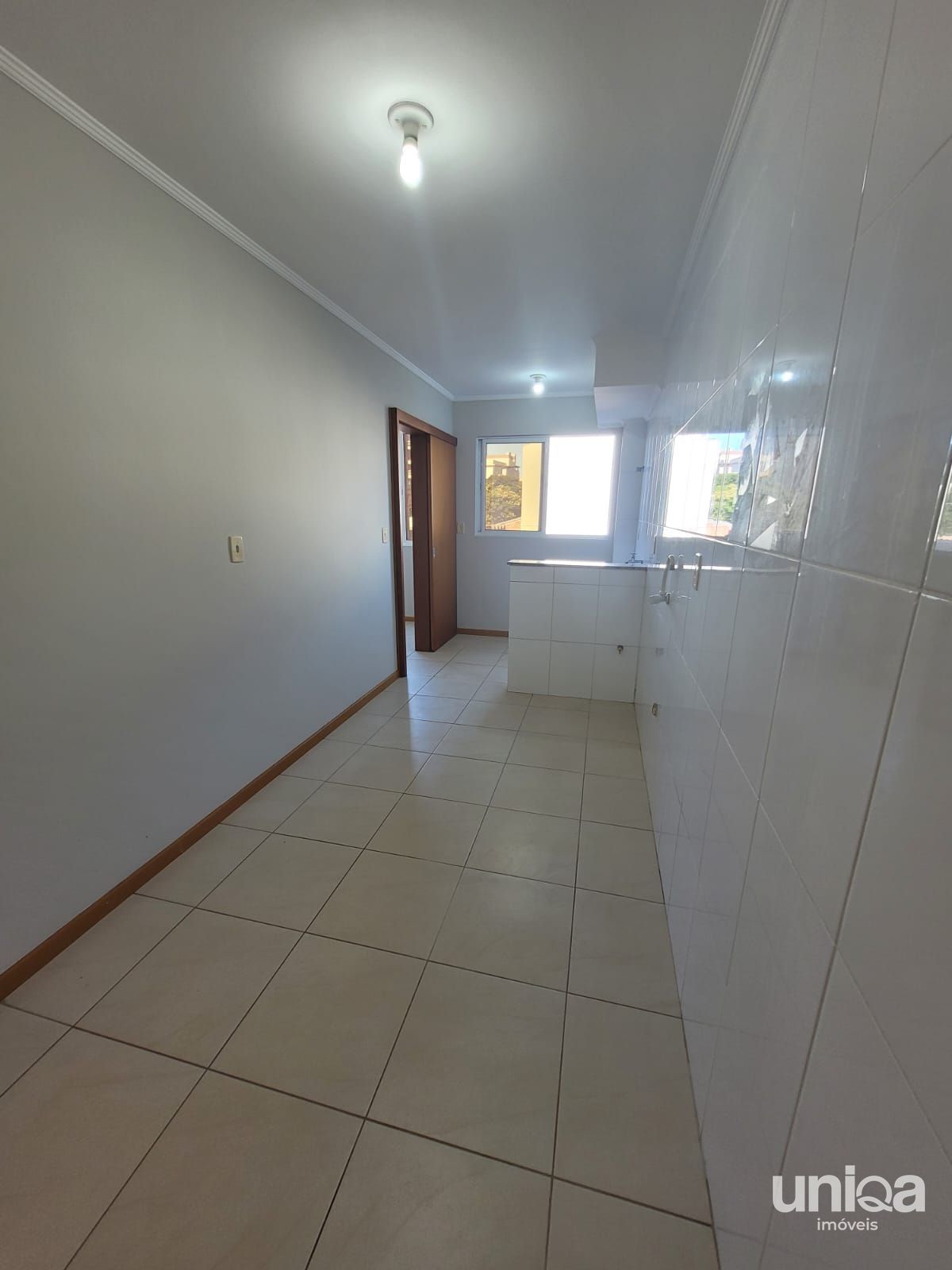 Apartamento com 3 dormitórios, sacada, churrasqueira e garagem próximo a UFSM