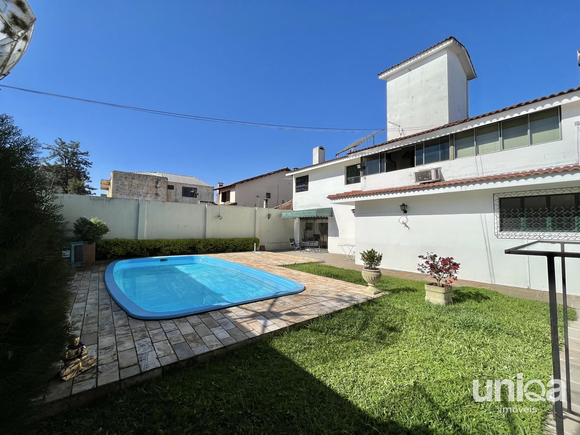 Casa para venda de 05 dormitórios em Santa Maria