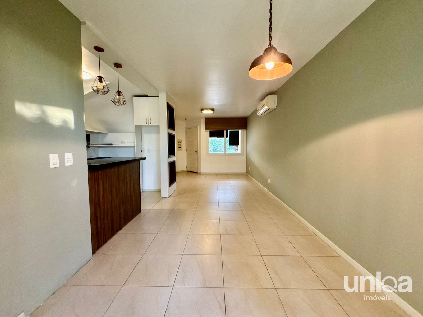 Casa estilo Sobrado para venda em Santa Maria com 03 dormitórios Garagem para 02