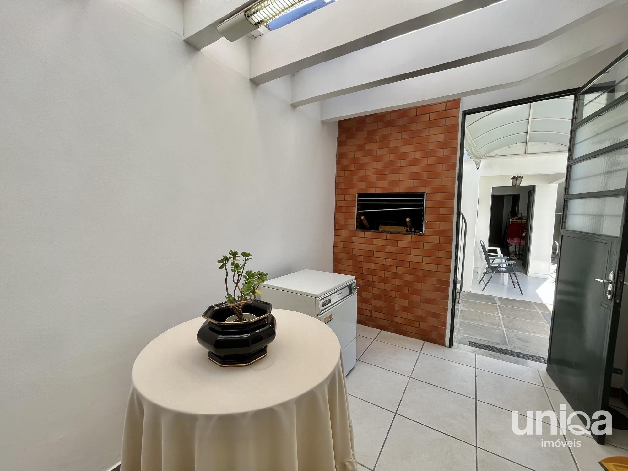 Casa para venda de 05 dormitórios em Santa Maria