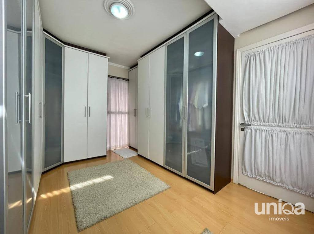 Casa de alto padrão com 06 dormitórios sendo 03 suítes piscina localizada no bai
