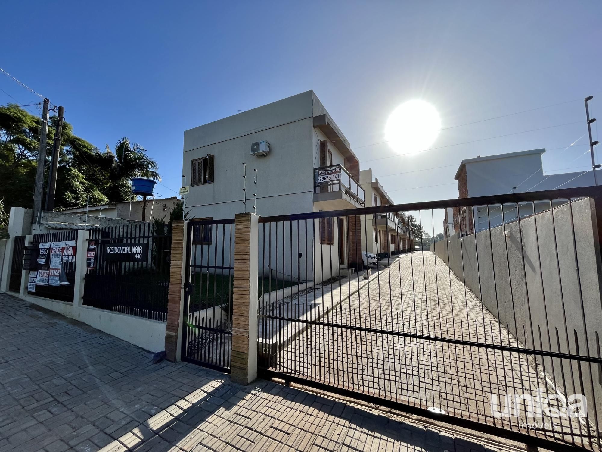 Casa á venda de 2 dormitórios em condomínio fechado