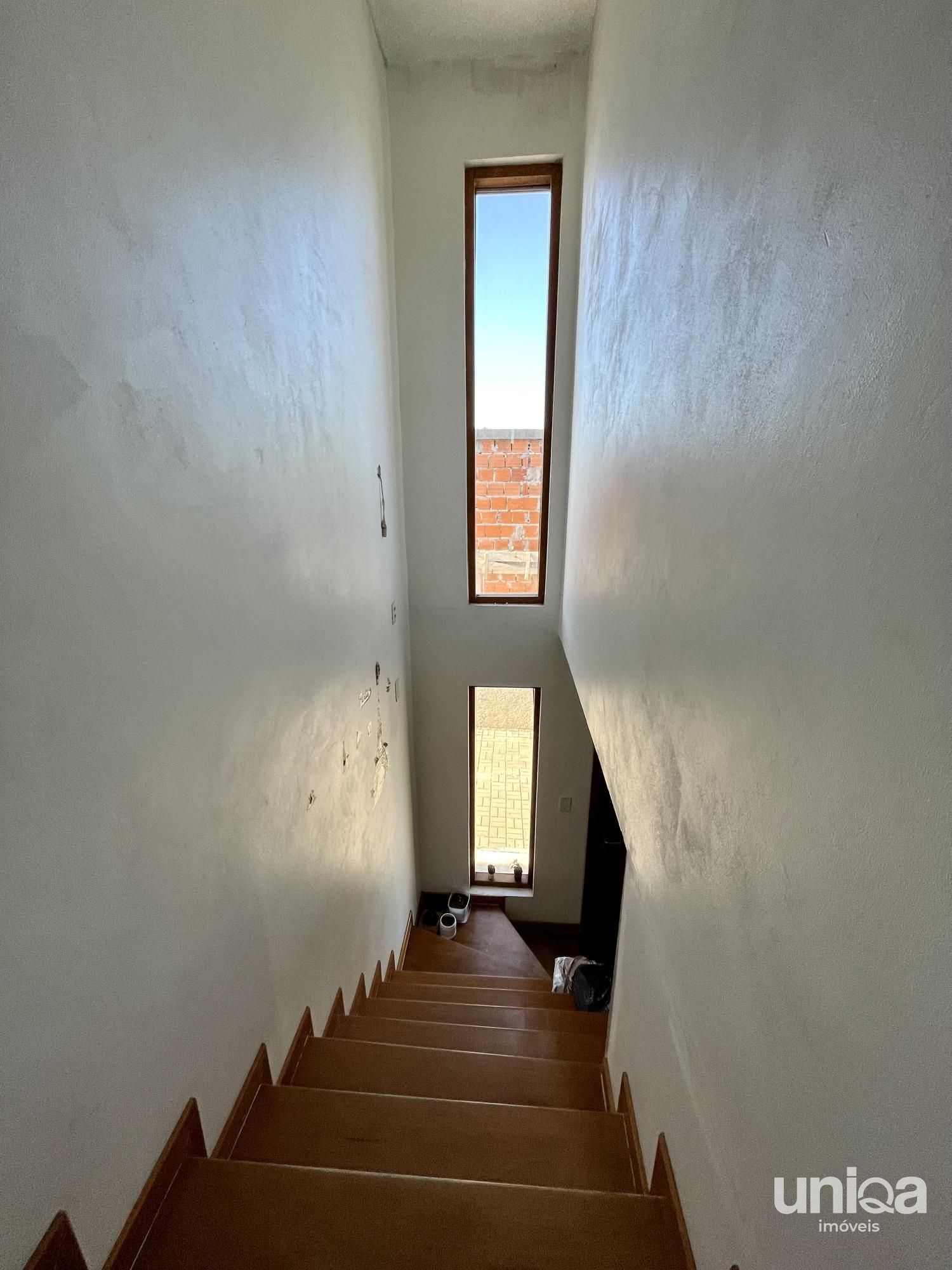 Casa á venda de 2 dormitórios em condomínio fechado