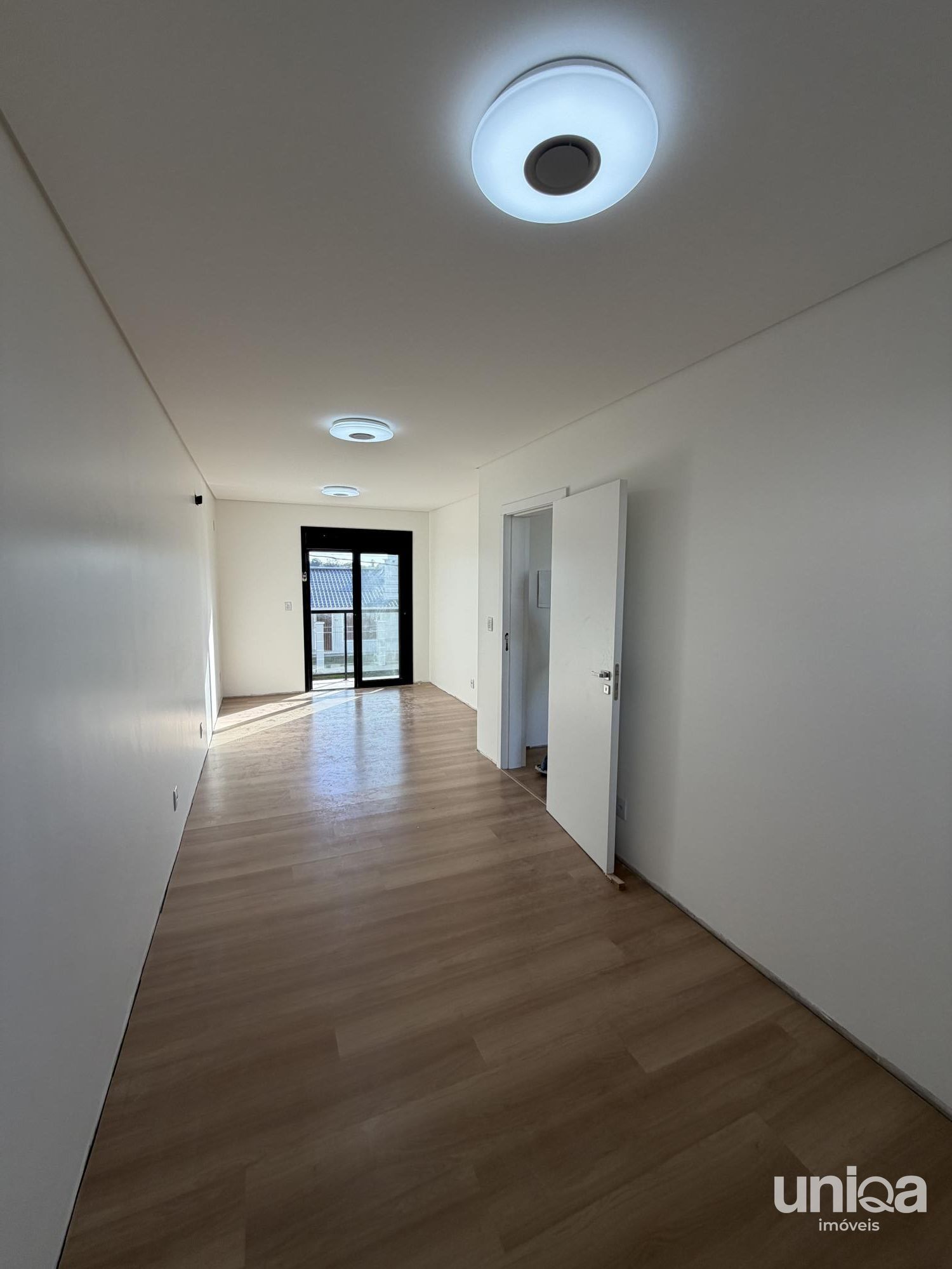 Casa nova 03 dorm com lareira para venda no Parque Santa Lúcia em Camobi