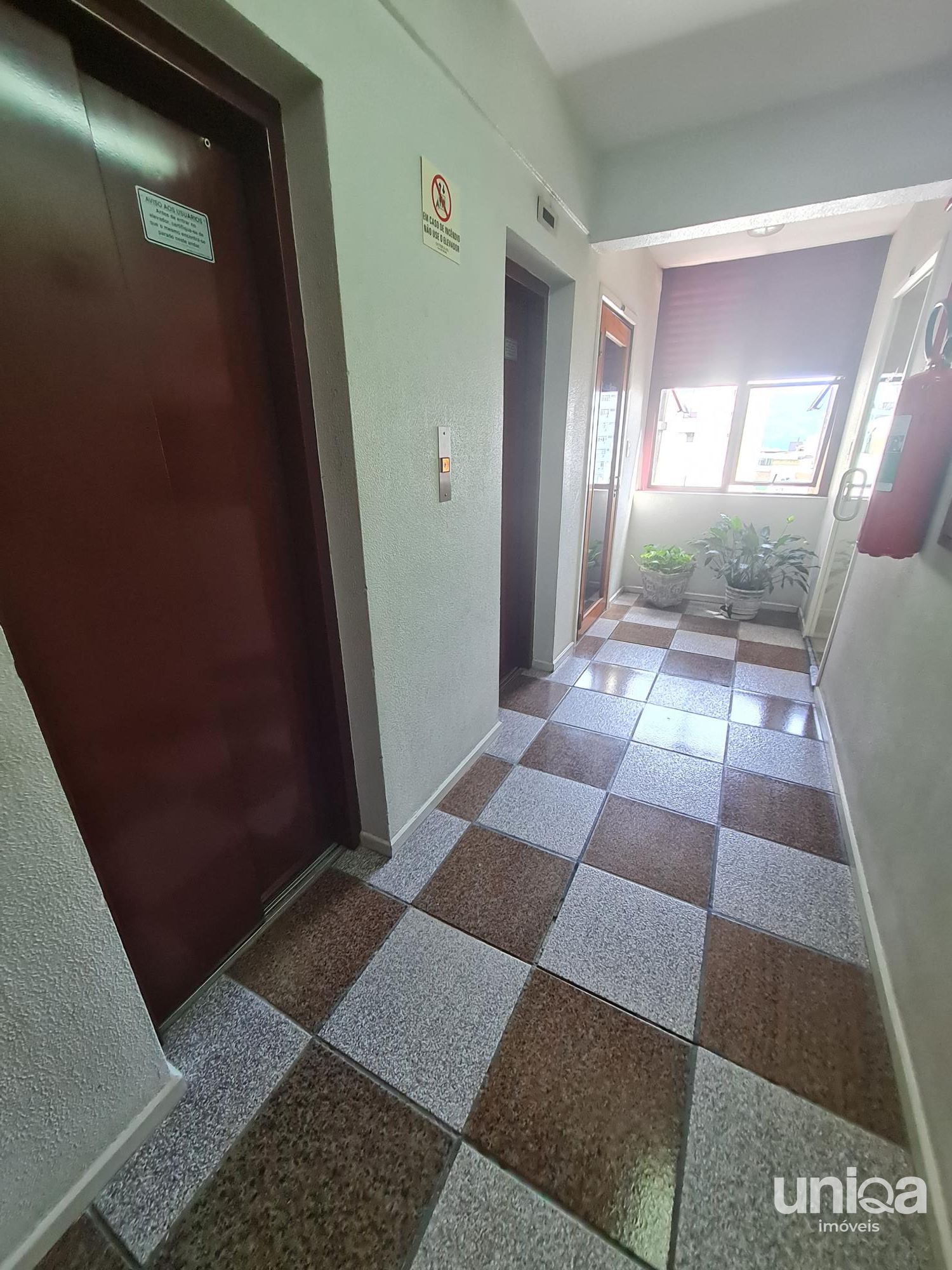 Sala comercial para venda no ed Continente em Santa Maria perto do Calçadão