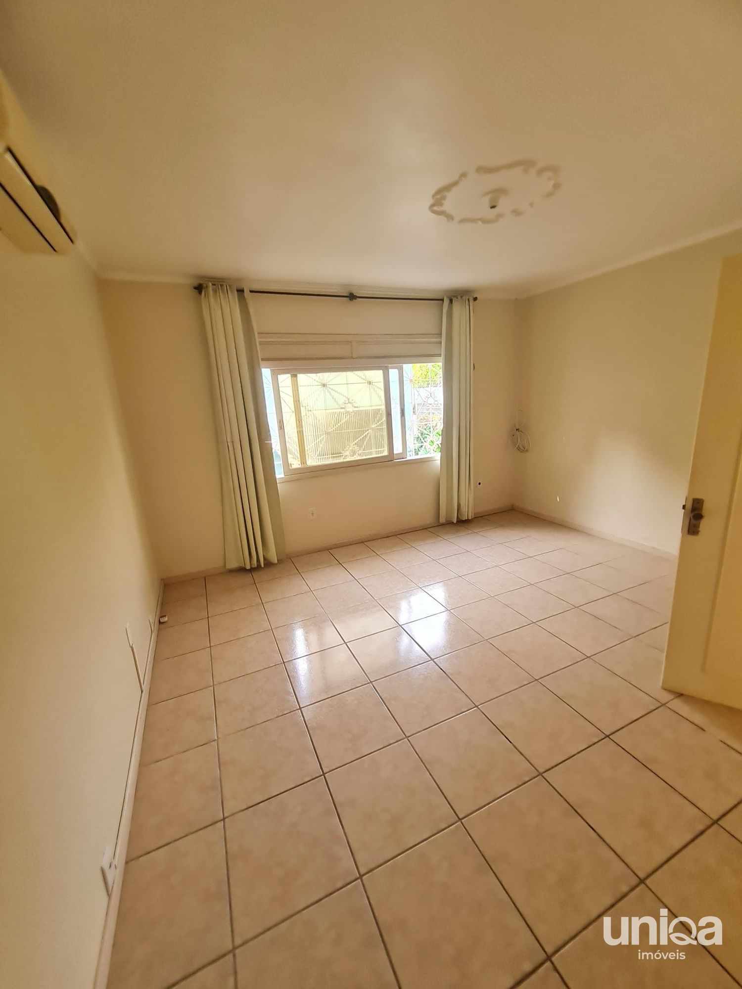 Casa térrea para venda com Energia Solar Piscina no Bairro Duque de Caxias