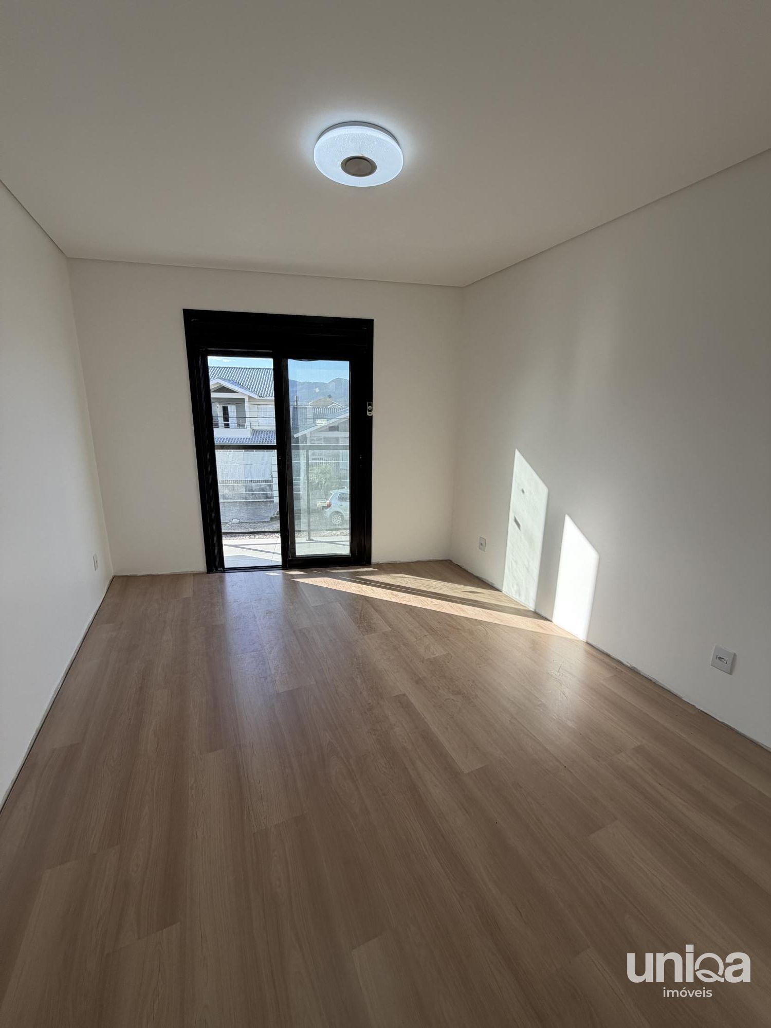 Casa nova 03 dorm com lareira para venda no Parque Santa Lúcia em Camobi