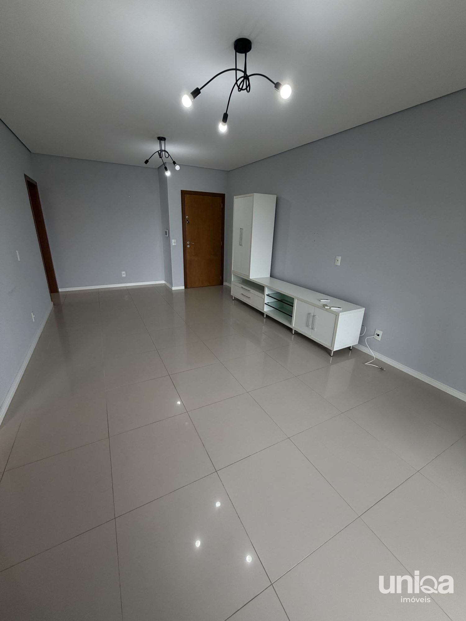 Apto 02 quartos suíte sacada churrasqueira 02 vagas garagem ed Felicita camobi