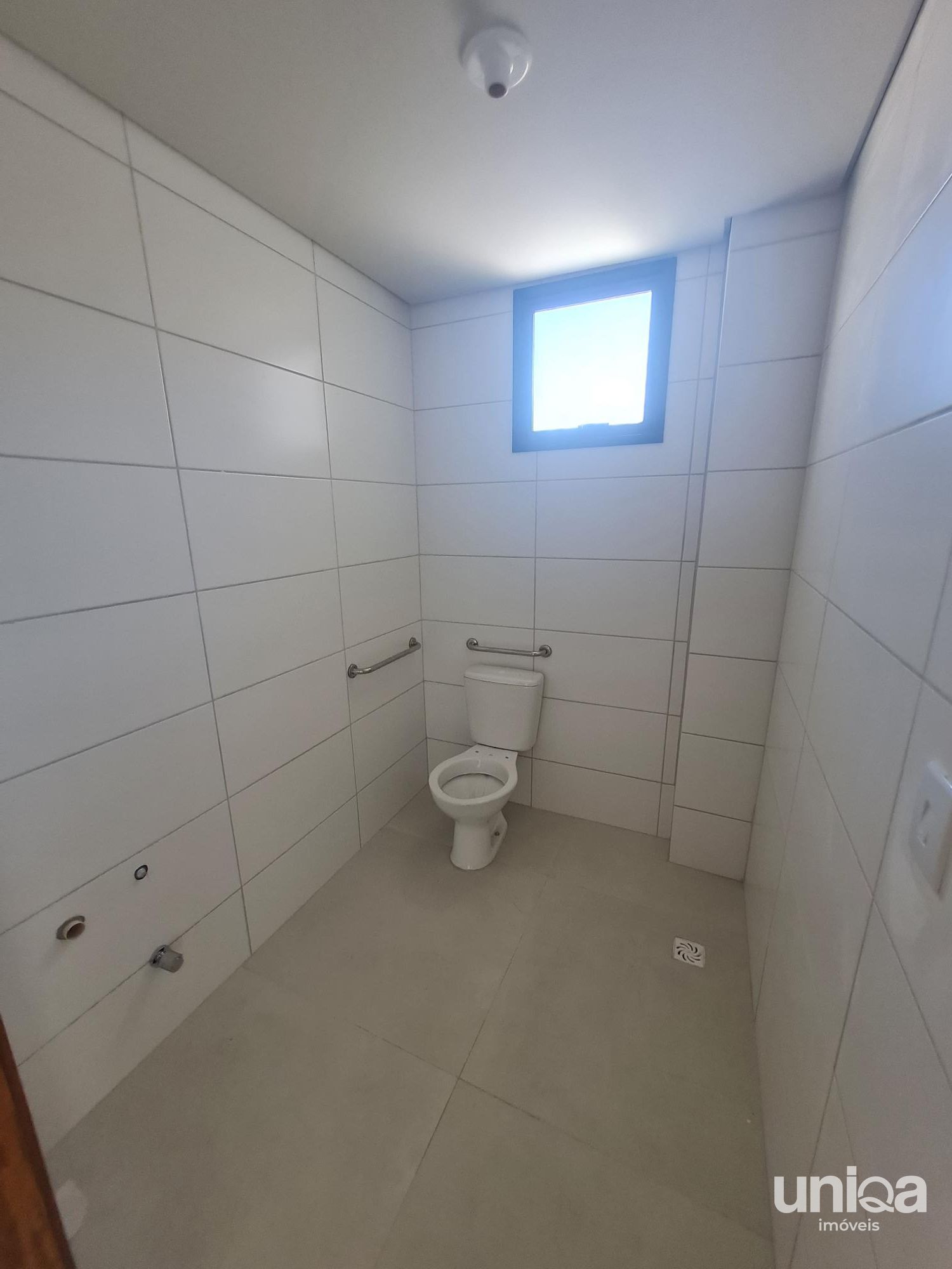 Alugo Sala comercial nova com 35m2 em camobi no ed Belvedere