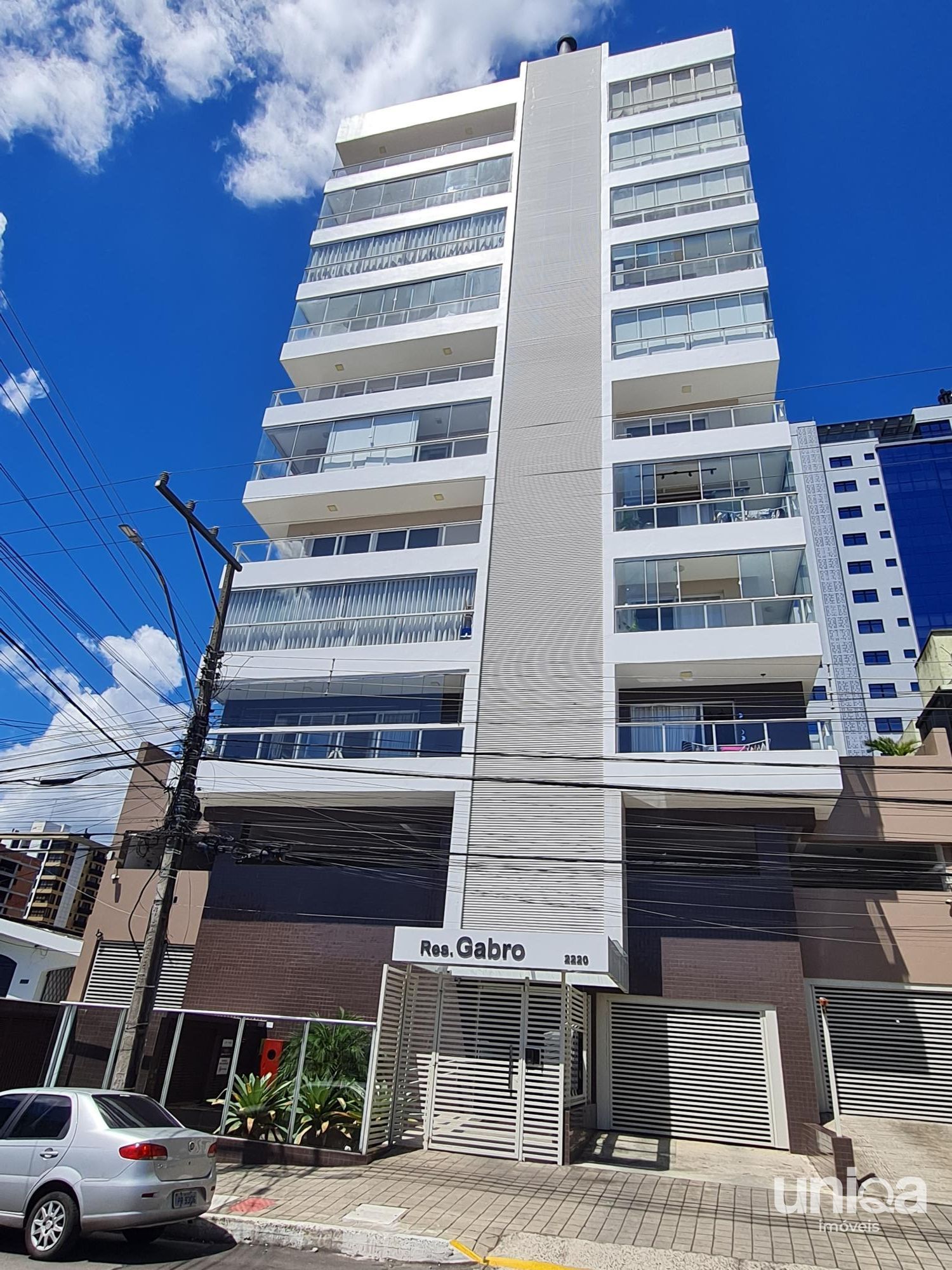 Apto 02 Dormitórios mobiliado para venda em Santa Maria com Garagem no ed Gabro