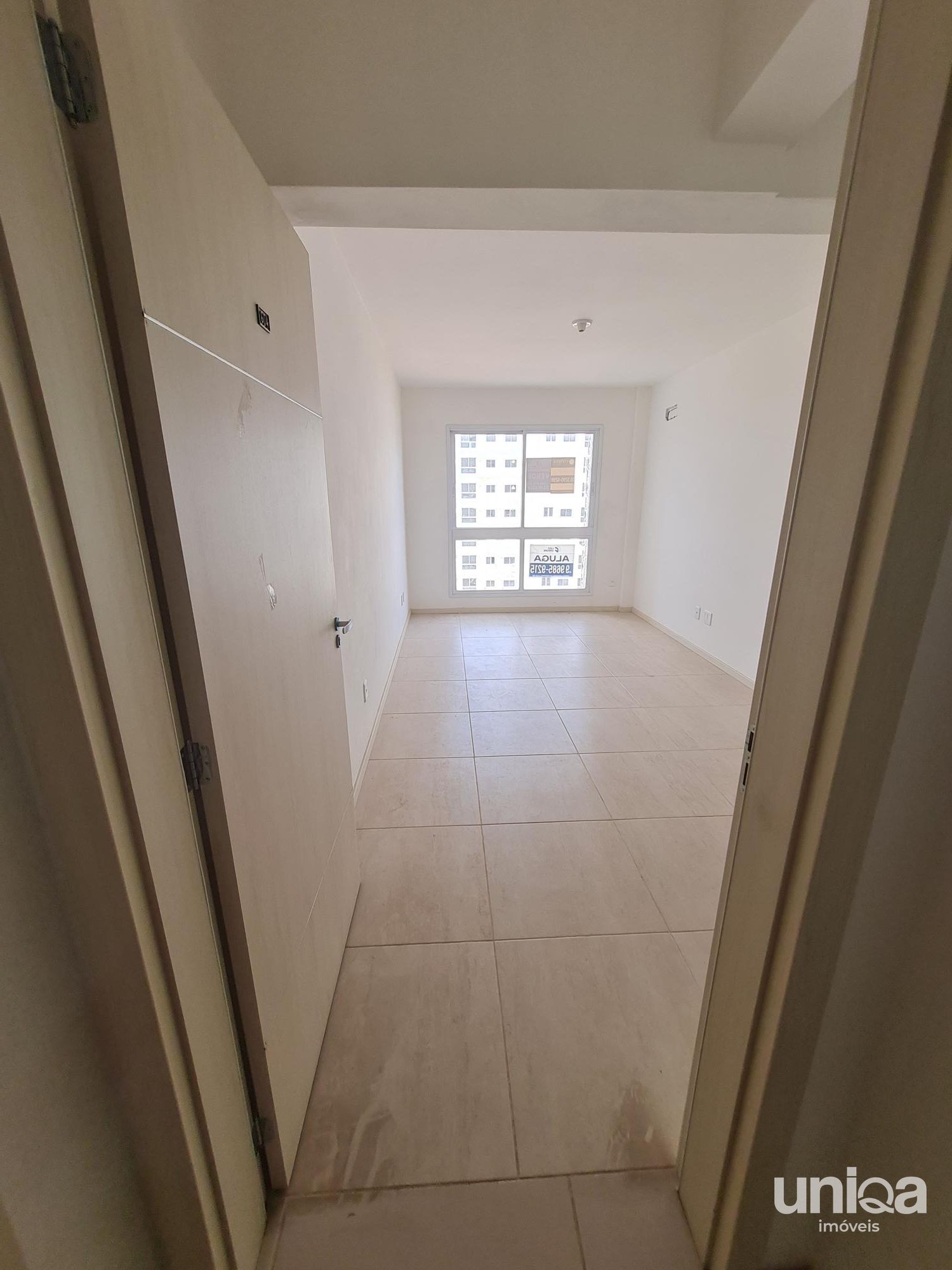 Apartamento novo de 01 dormitório com vaga de garagem para comprar no bairro Cam