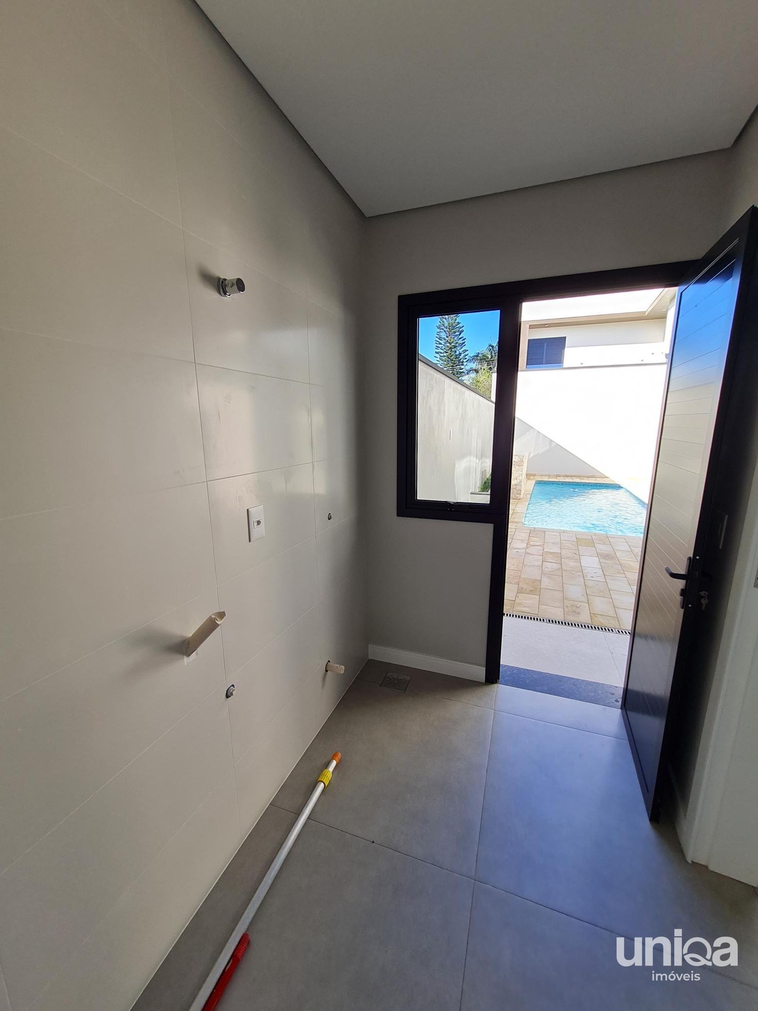 Casa nova para venda em camobi tipo sobrado alto padrão com 03 suítes + escritór
