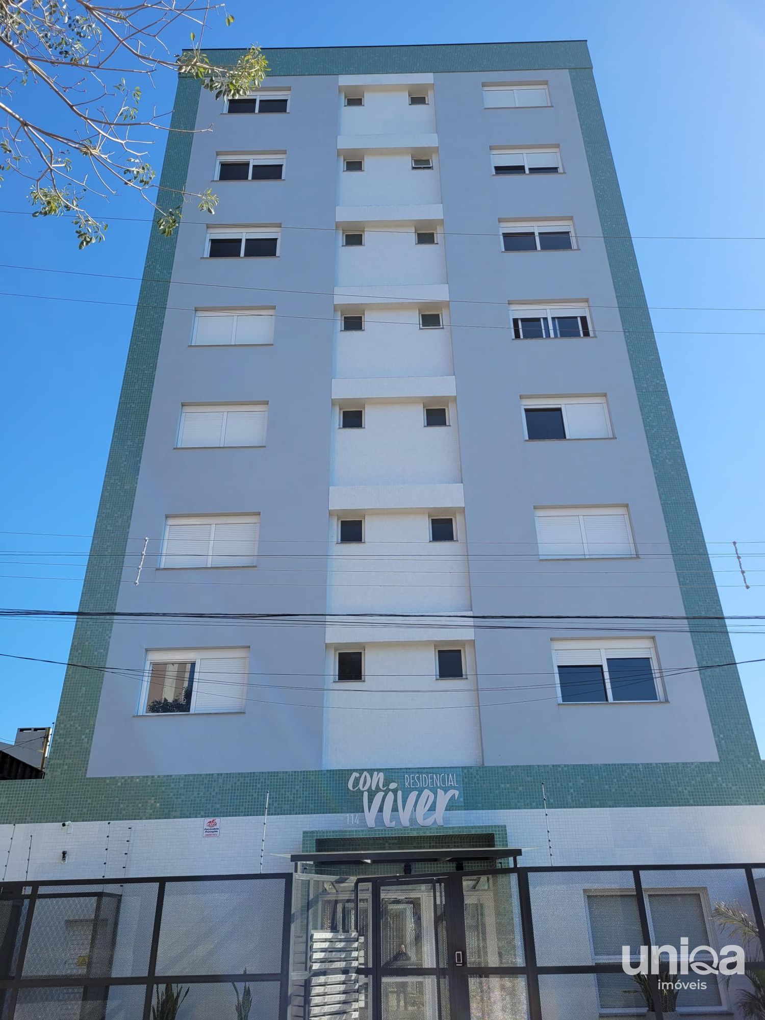Apartamento 2 dormitórios, com churrasqueira , sacada e garagem