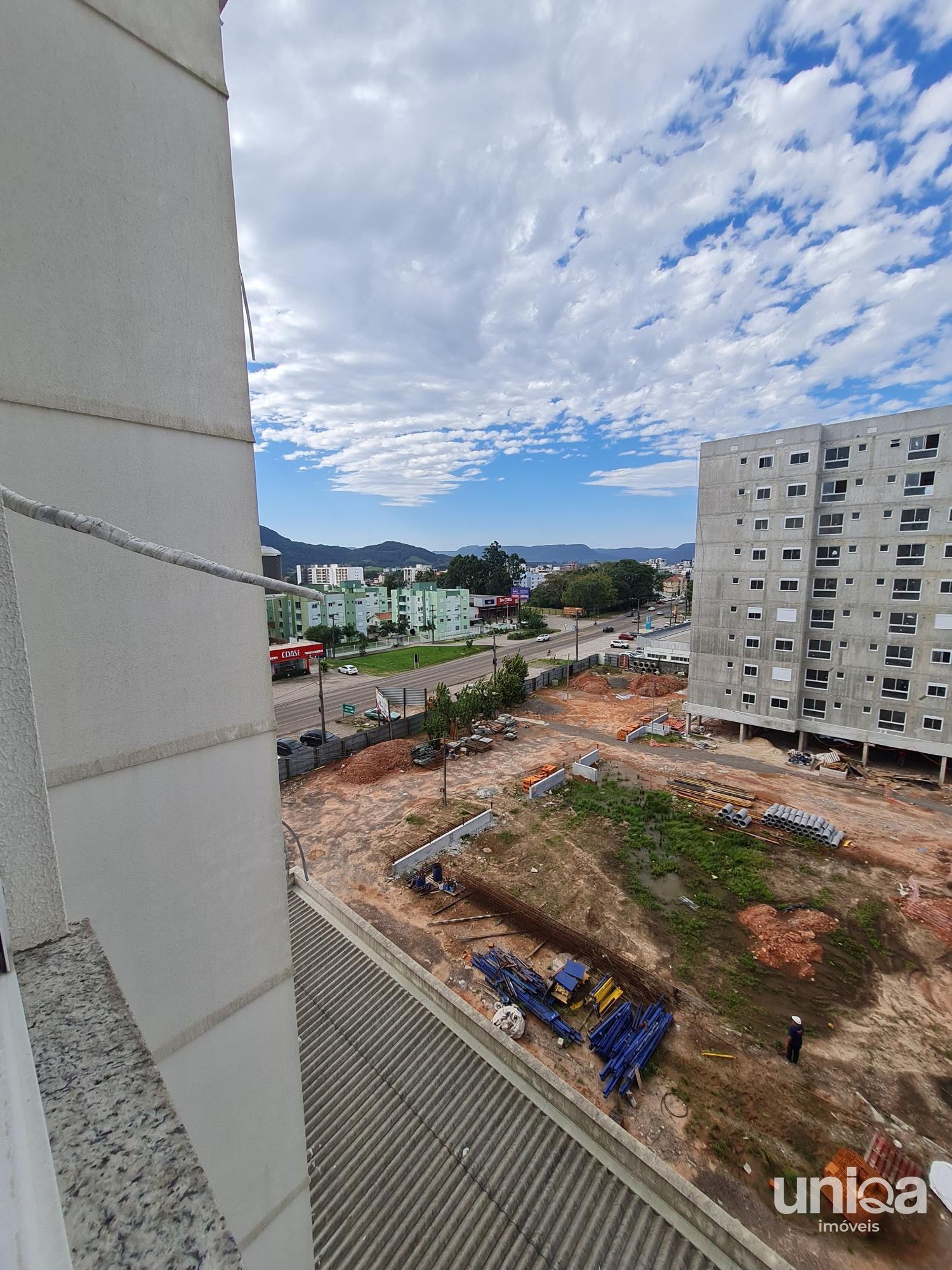 Apartamento novo de 01 dormitório com vaga de garagem para comprar no bairro Cam