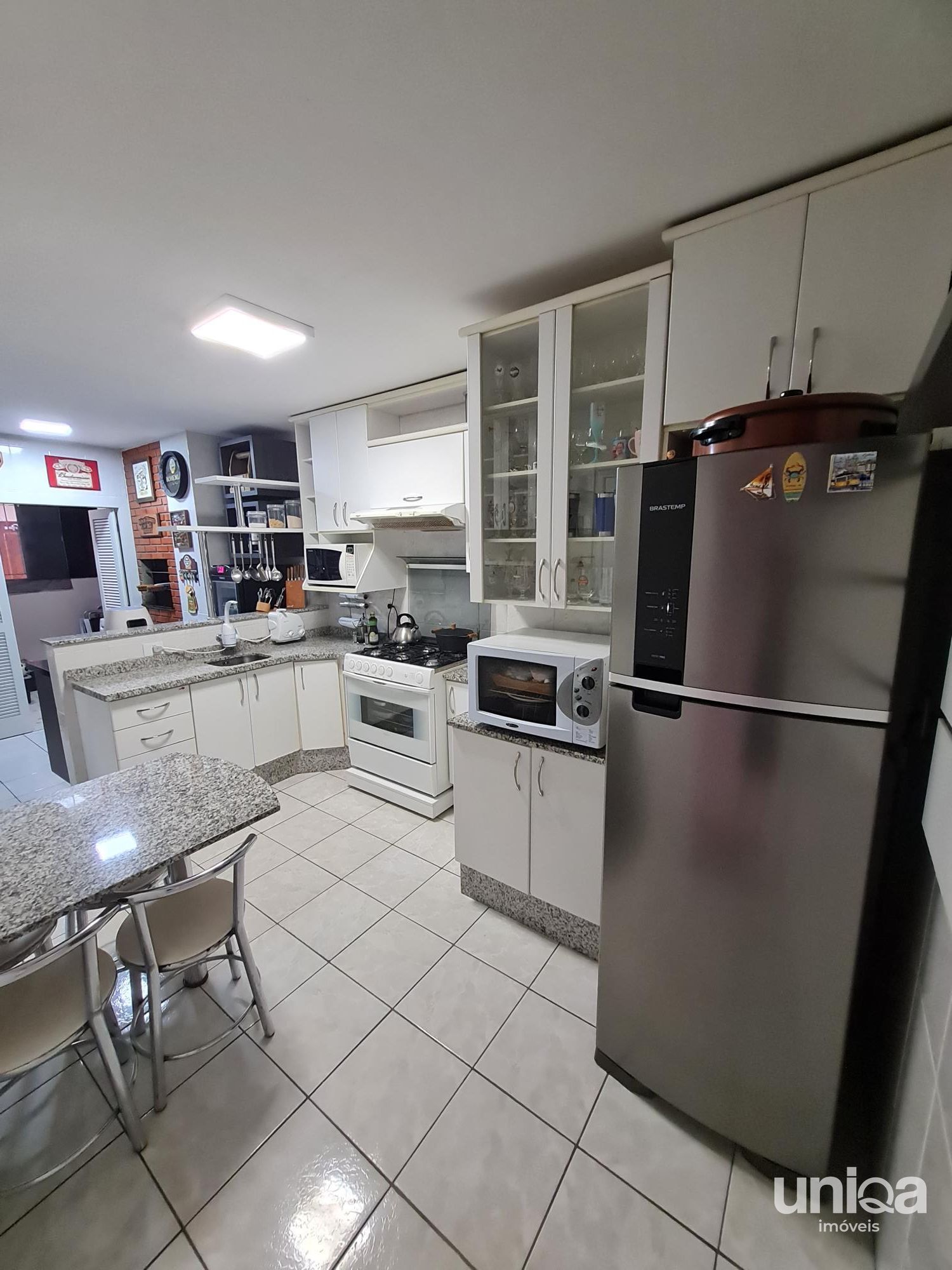 Apto térreo 02 quartos suíte cozinha gourmet churrasqueira garagem perto da UFSM