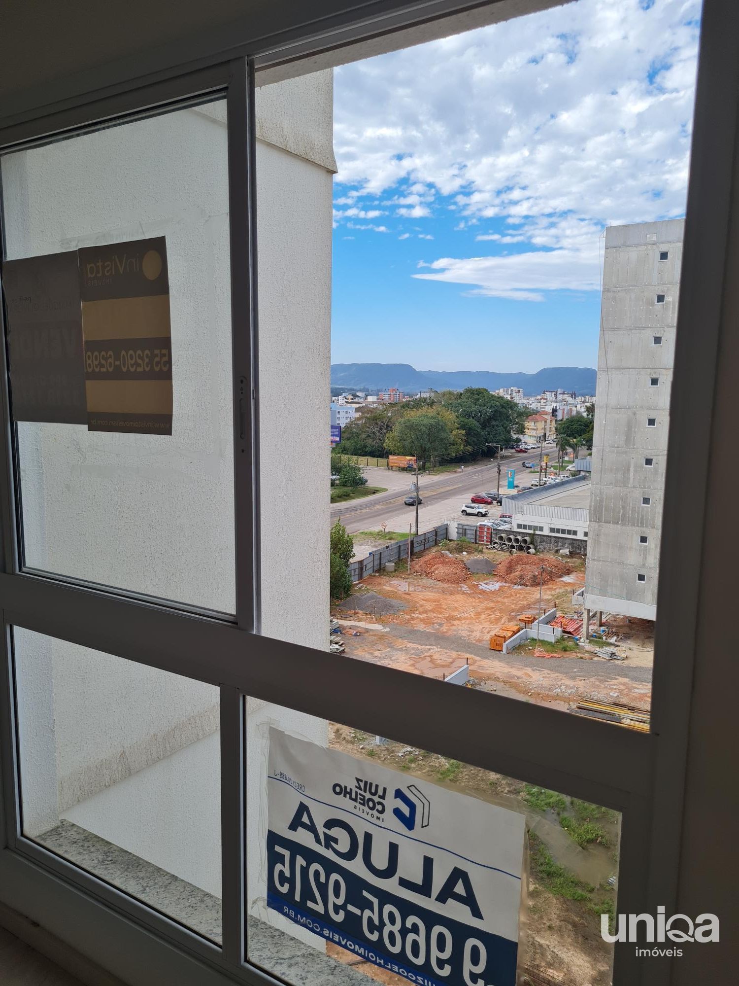 Apartamento novo de 01 dormitório com vaga de garagem para comprar no bairro Cam