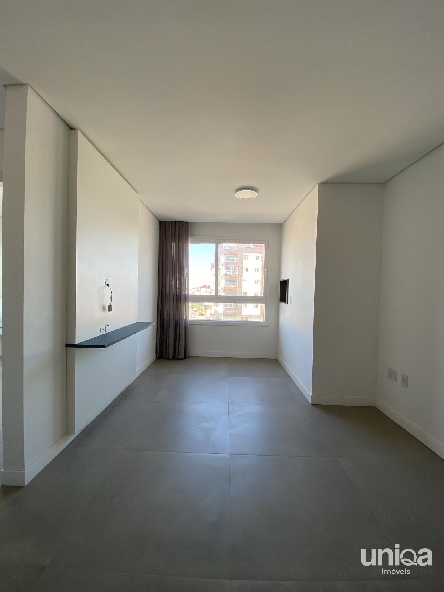 Alugo Semi-mobiliado em camobi Apto 01 dormitório com garagem ed Uniqo