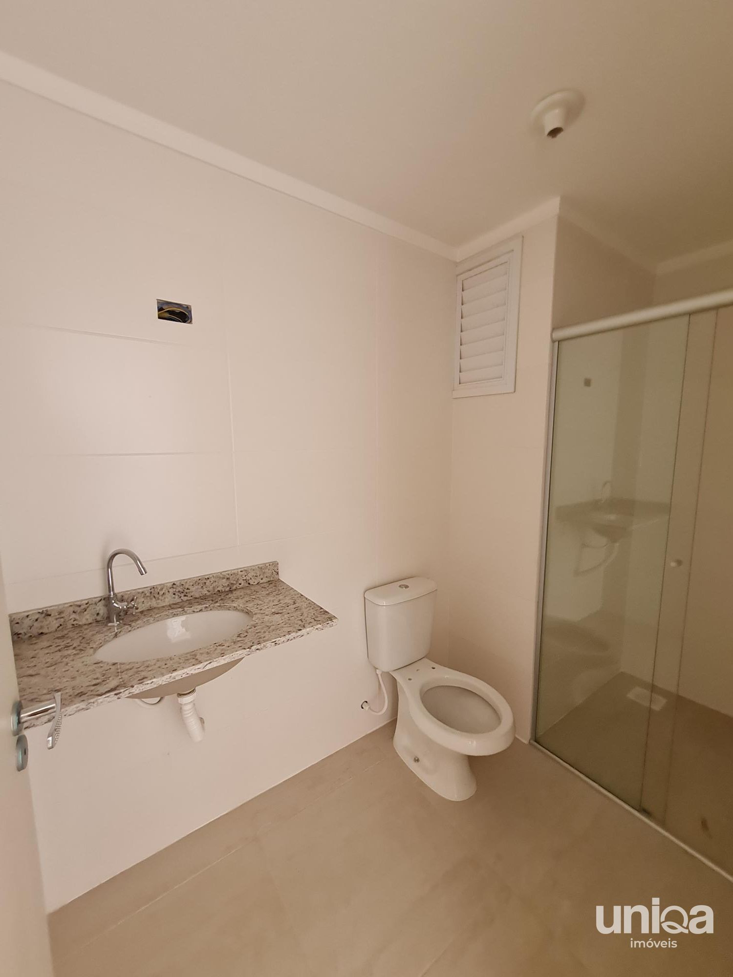 Apartamento novo de 01 dormitório com vaga de garagem para comprar no bairro Cam