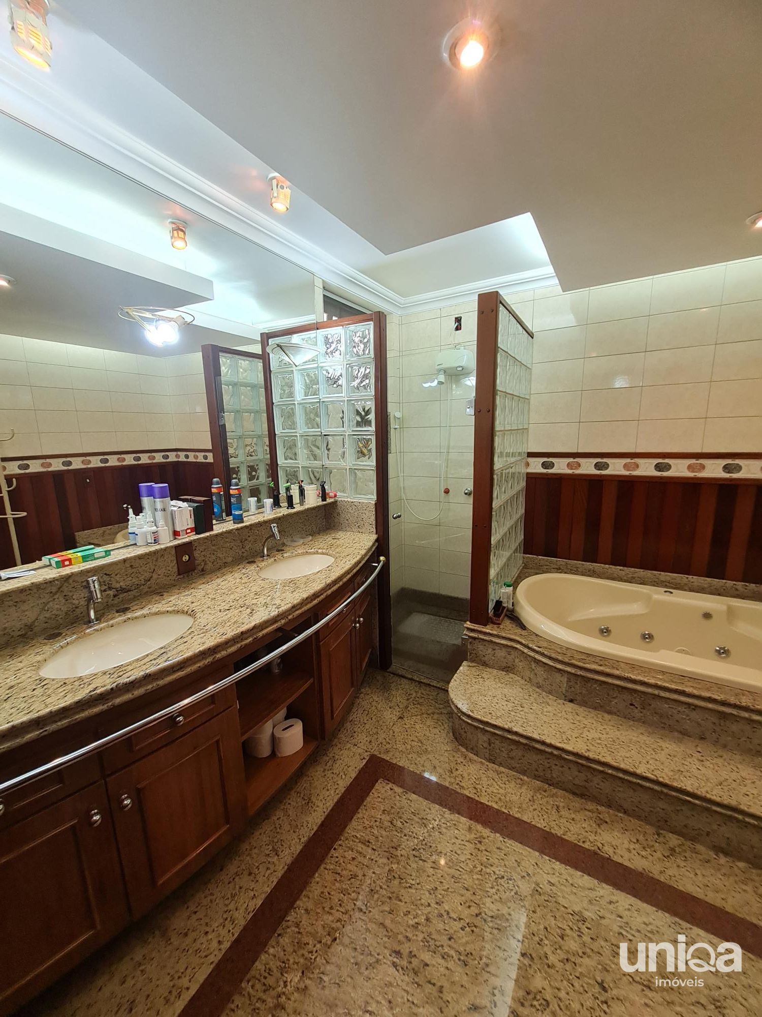 Casa térrea para venda 04 dormitórios 354m2 no bairro Nossa Senhora de Lourdes