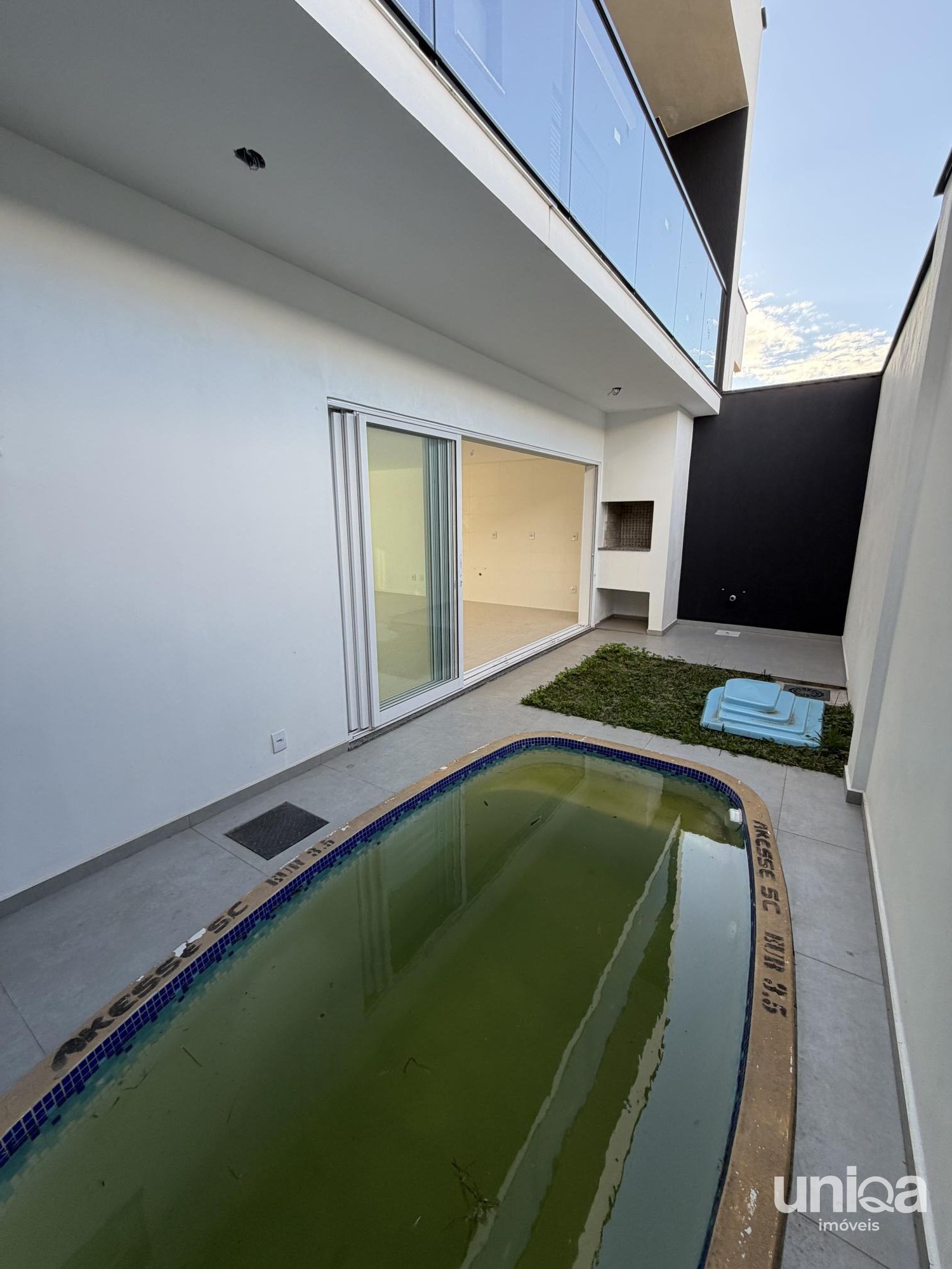 Casa nova 03 dorm piscina lareira para venda no Parque Santa Lúcia em Camobi