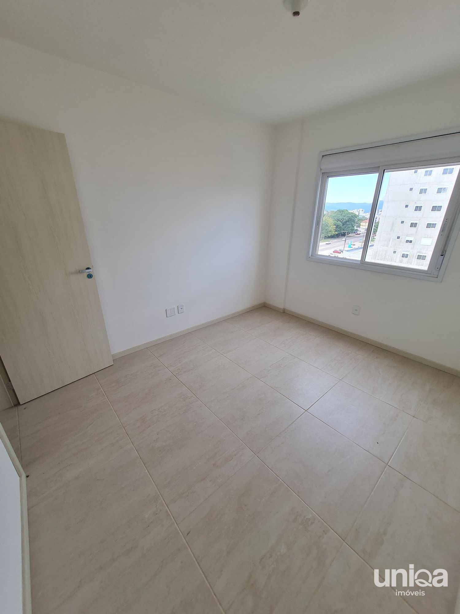 Apartamento novo de 01 dormitório com vaga de garagem para comprar no bairro Cam