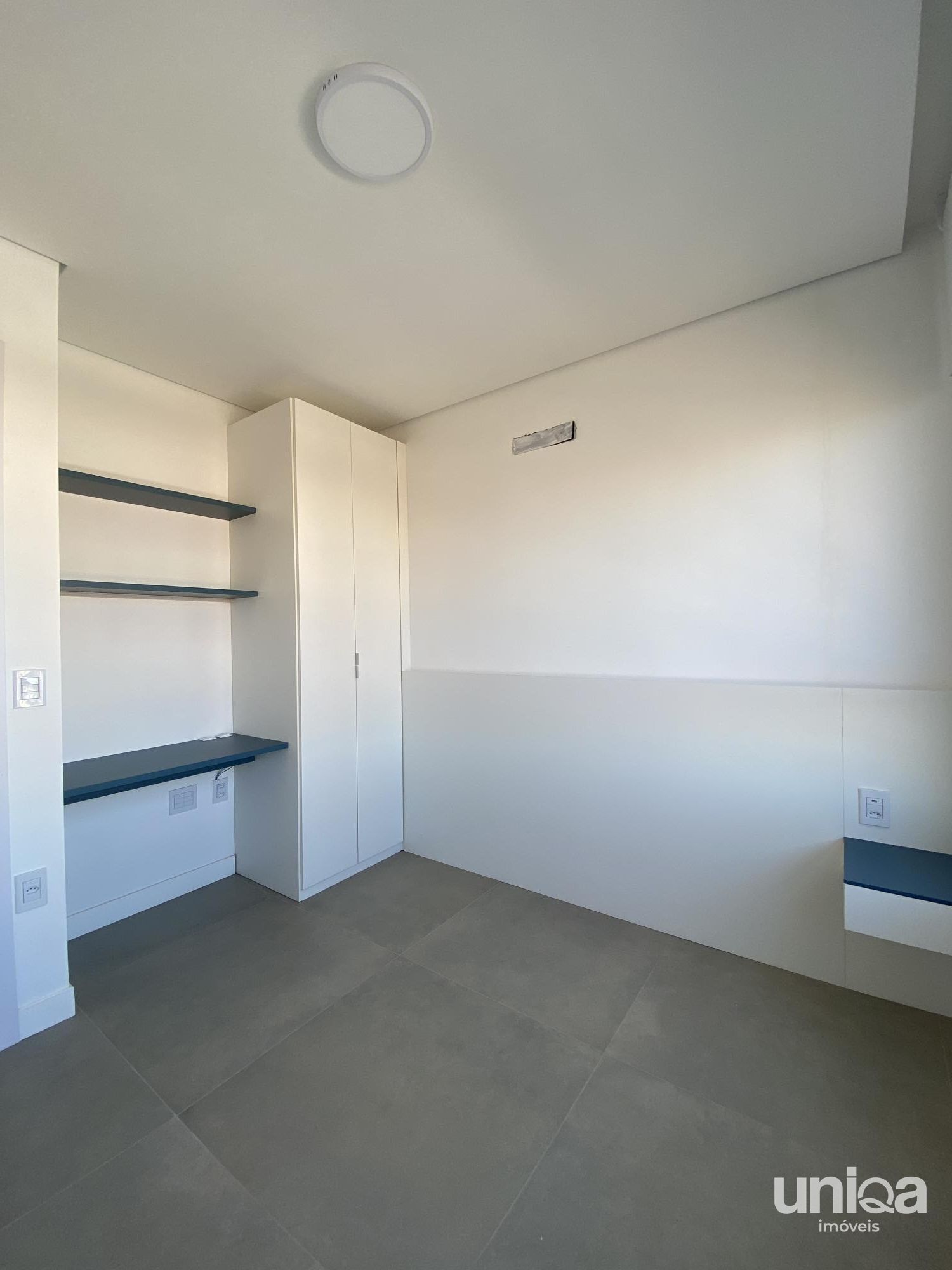 Alugo Semi-mobiliado em camobi Apto 01 dormitório com garagem ed Uniqo