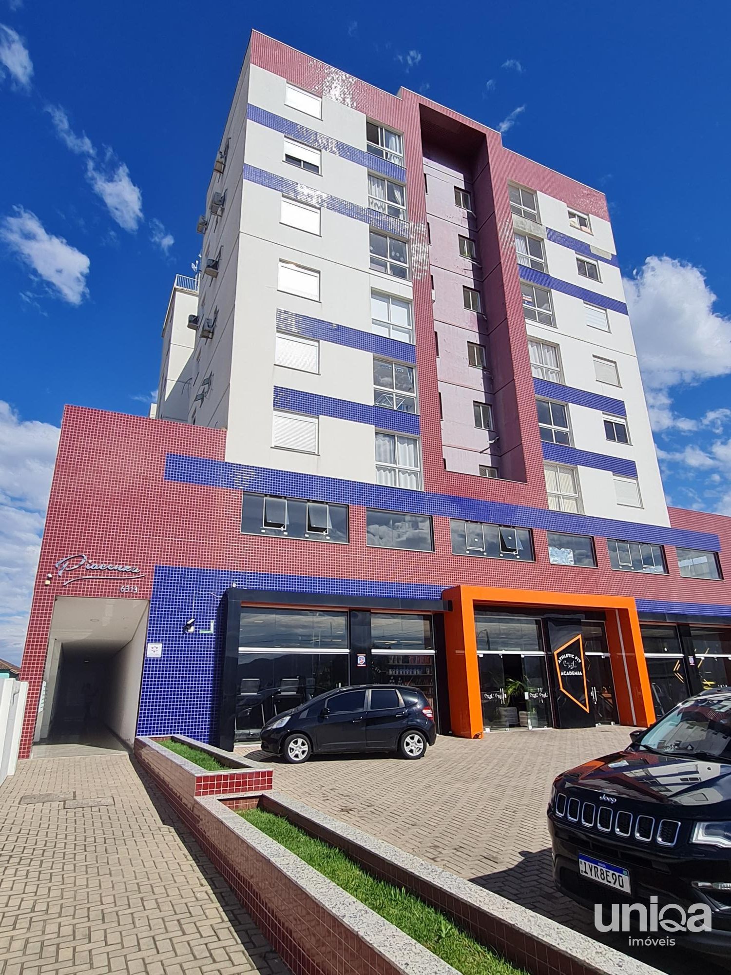 Apartamento novo de 01 dormitório com vaga de garagem para comprar no bairro Cam