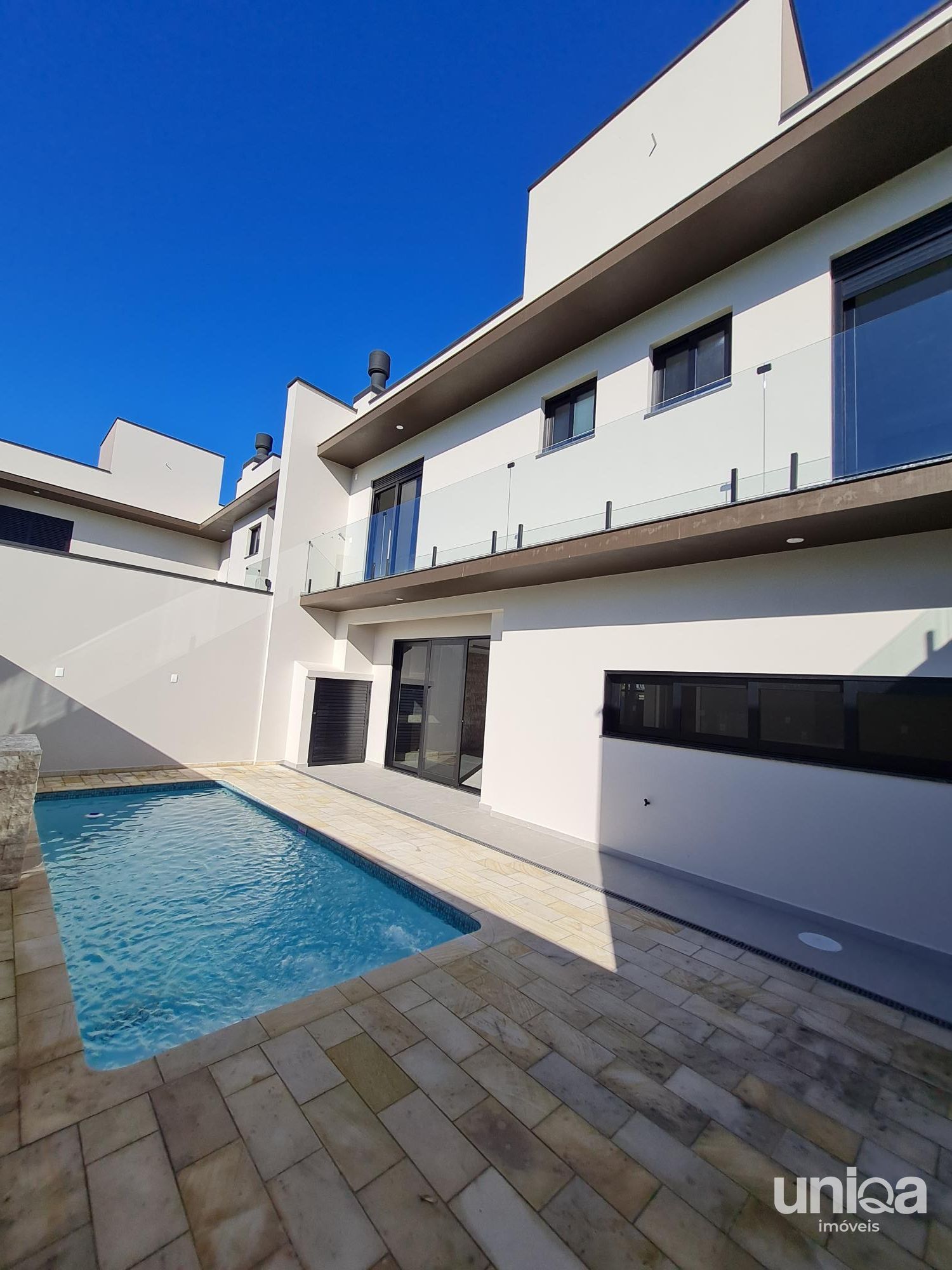 Casa nova para venda em camobi tipo sobrado alto padrão com 03 suítes + escritór