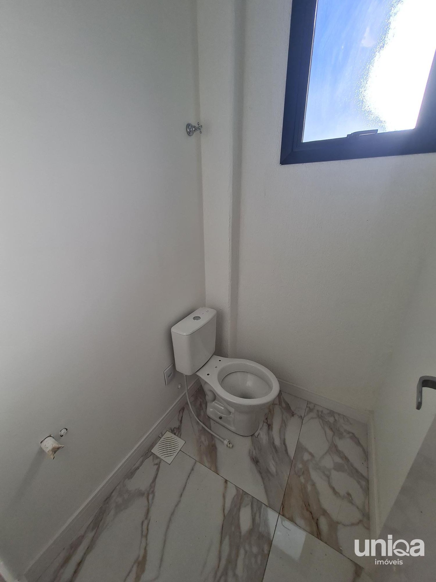 Sala comercial 52,37m2 para venda ou locação em camobi