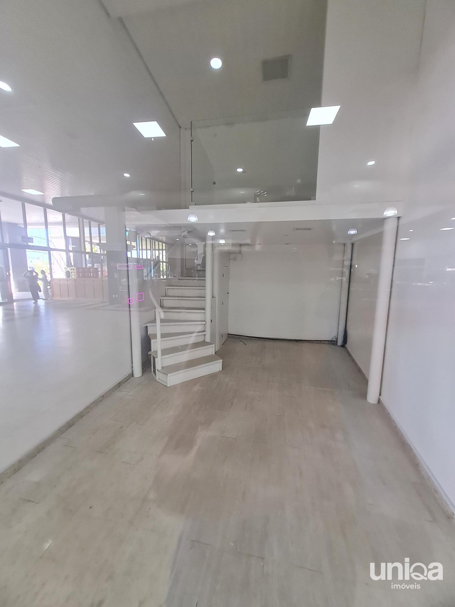 Loja térrea para alugar no Centro Comercial Dois Irmãos em Camobi Santa Maria - foto 2