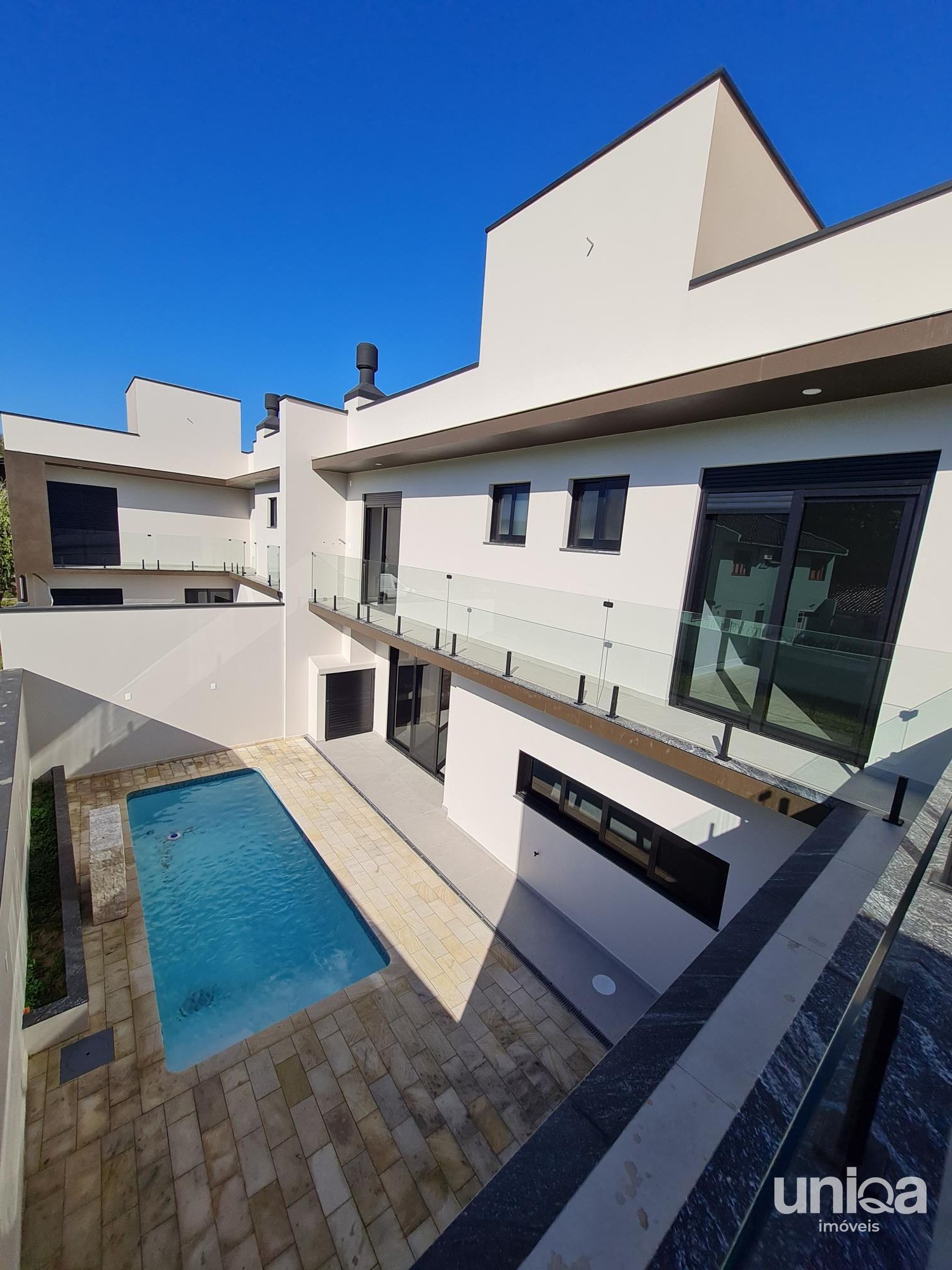 Casa nova para venda em camobi tipo sobrado alto padrão com 03 suítes + escritór