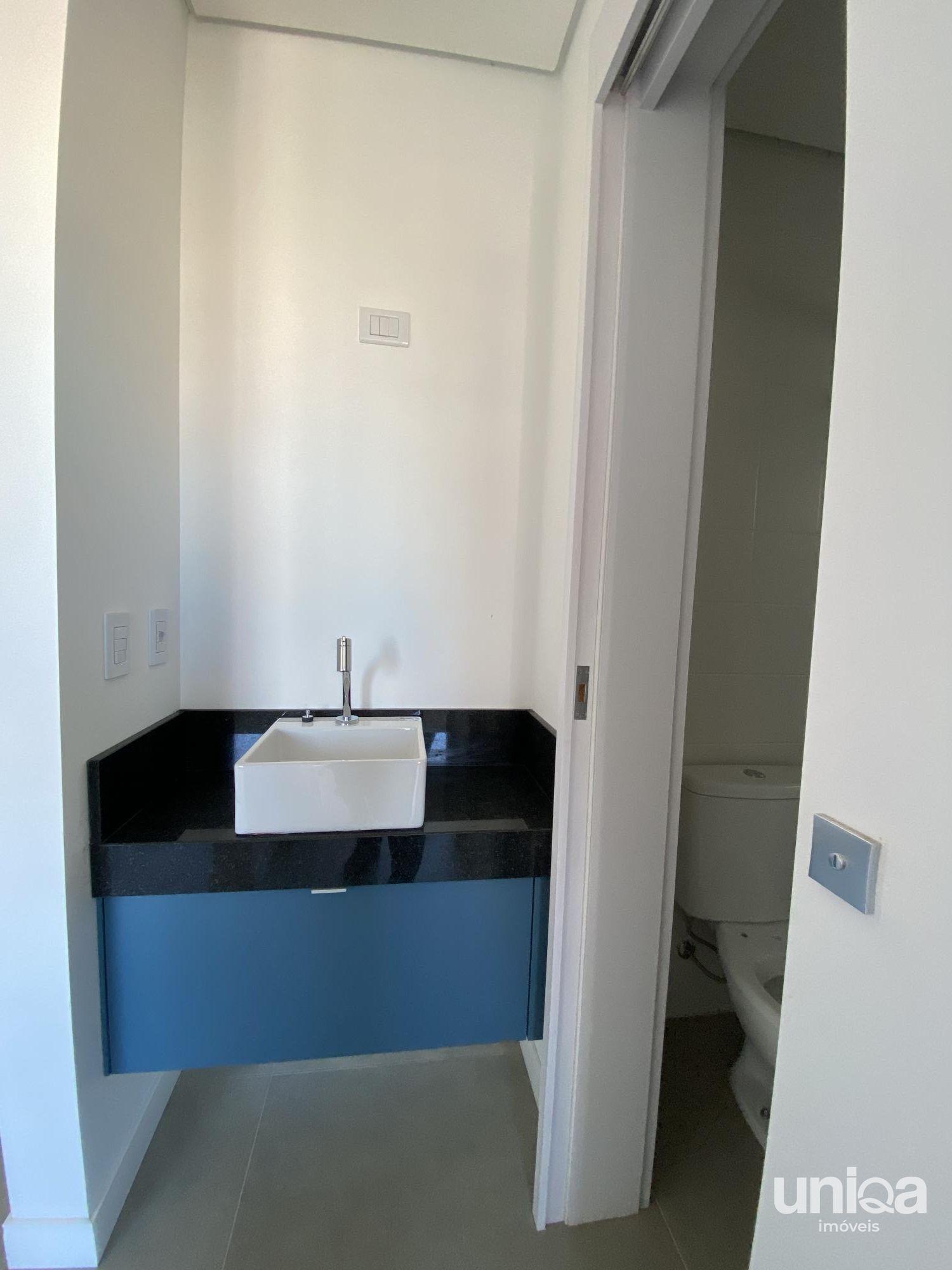 Alugo Semi-mobiliado em camobi Apto 01 dormitório com garagem ed Uniqo